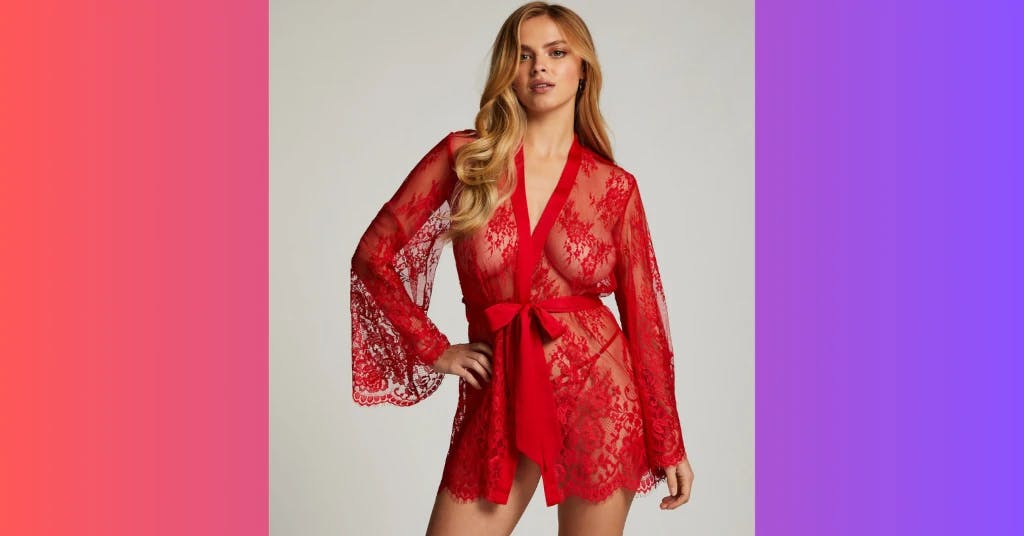 Imagen de mujer con lencería sexy de color rojo